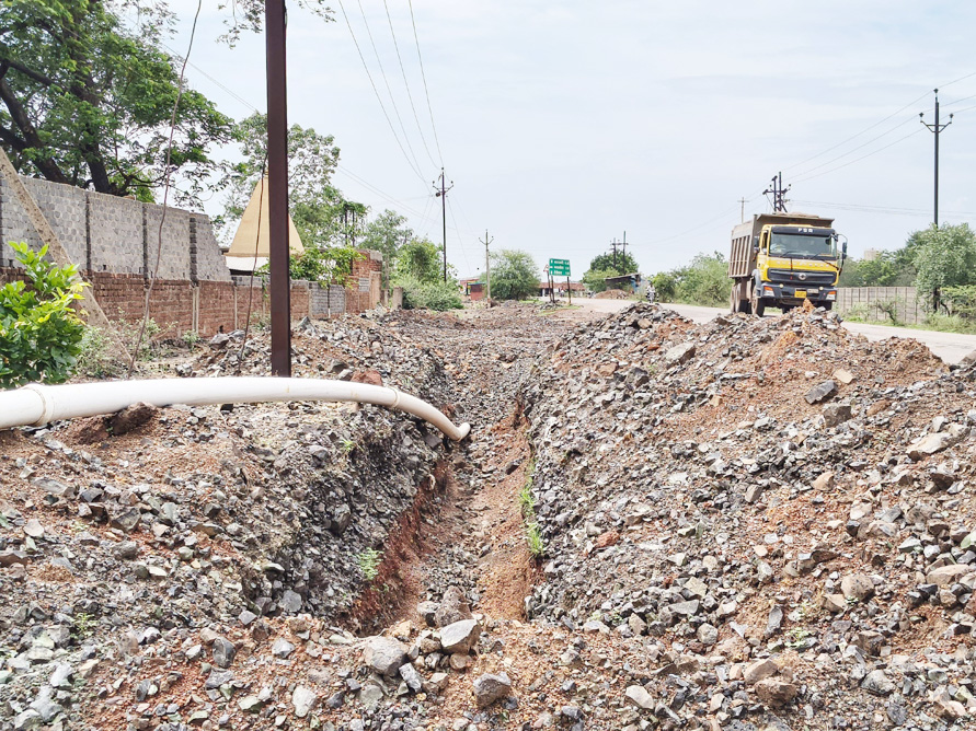 बायो फ्यूल्स फैक्ट्री के लिए बिना  अनुमति के बिछा दी पाईप लाइन