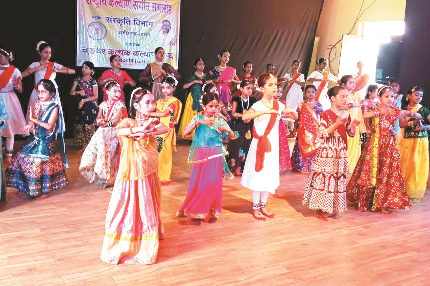 कला शिविर में कलाकारों ने दी मनमोहक प्रस्तुति