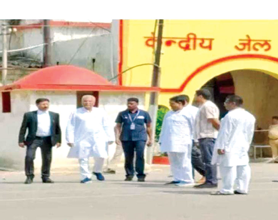 बघेल ने जेल जाकर पूर्व मंत्री लखमा से मुलाकात की