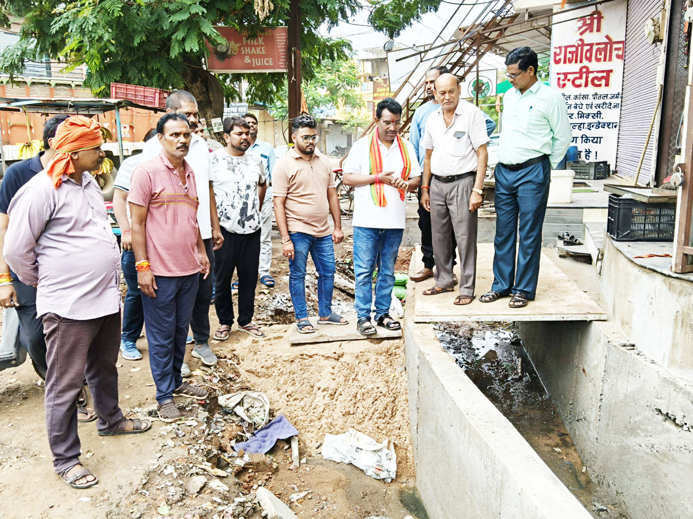विधायक रोहित साहू ने कार्यों का किया निरीक्षण, गुणवत्ता के साथ समय पर पूर्ण करने के निर्देश