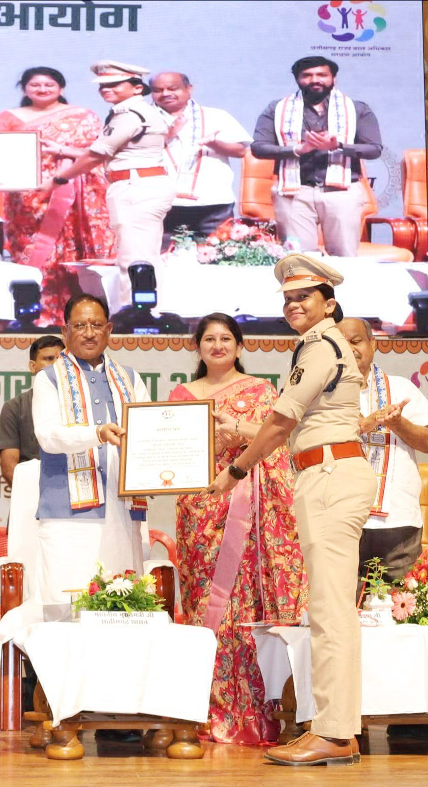 सीएम के हाथों उप निरीक्षक गुनेश्वरी नरेटी सम्मानित
