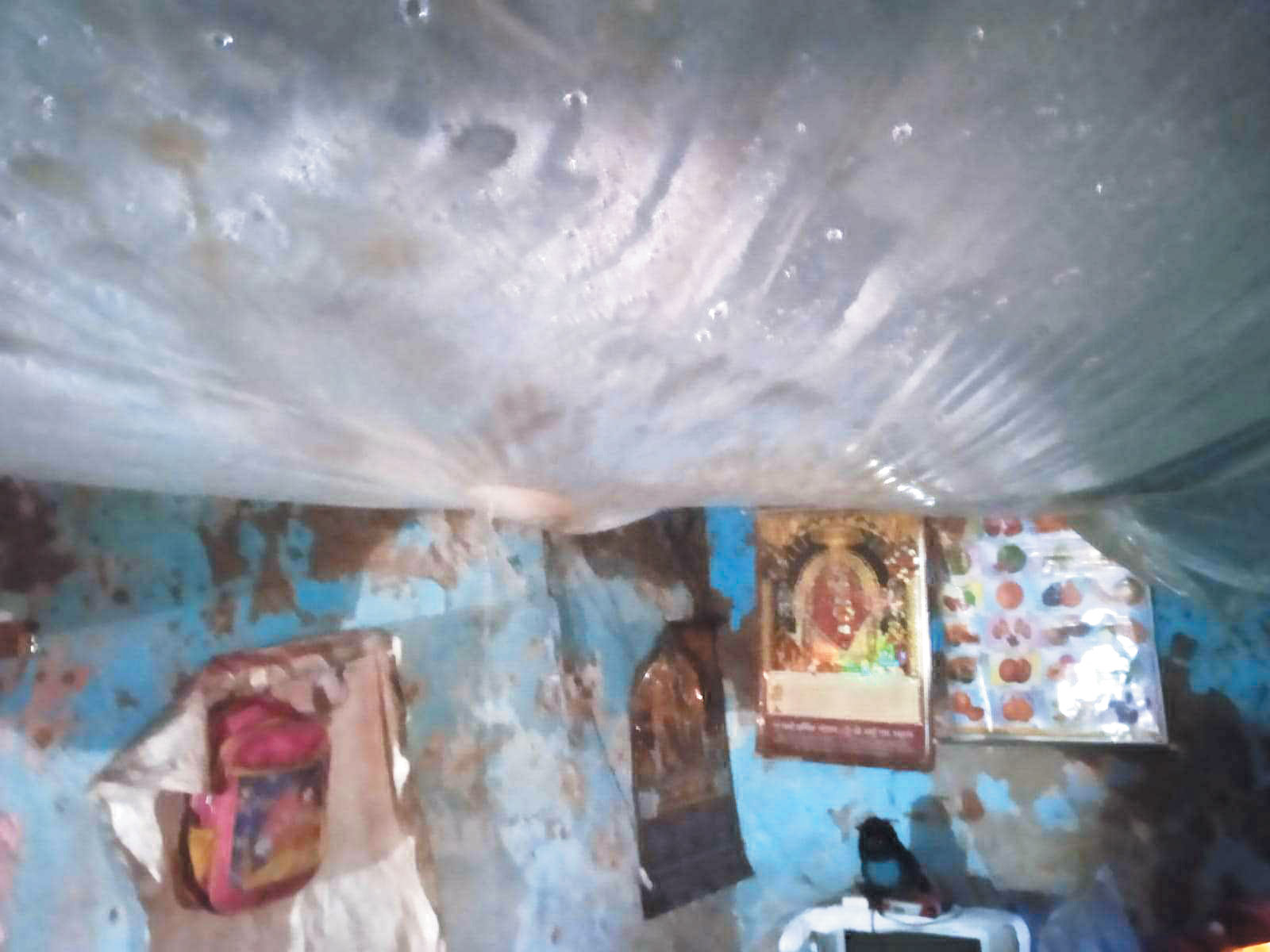 हल्की बारिश में गिरी अंबेडकर आवास की दीवार