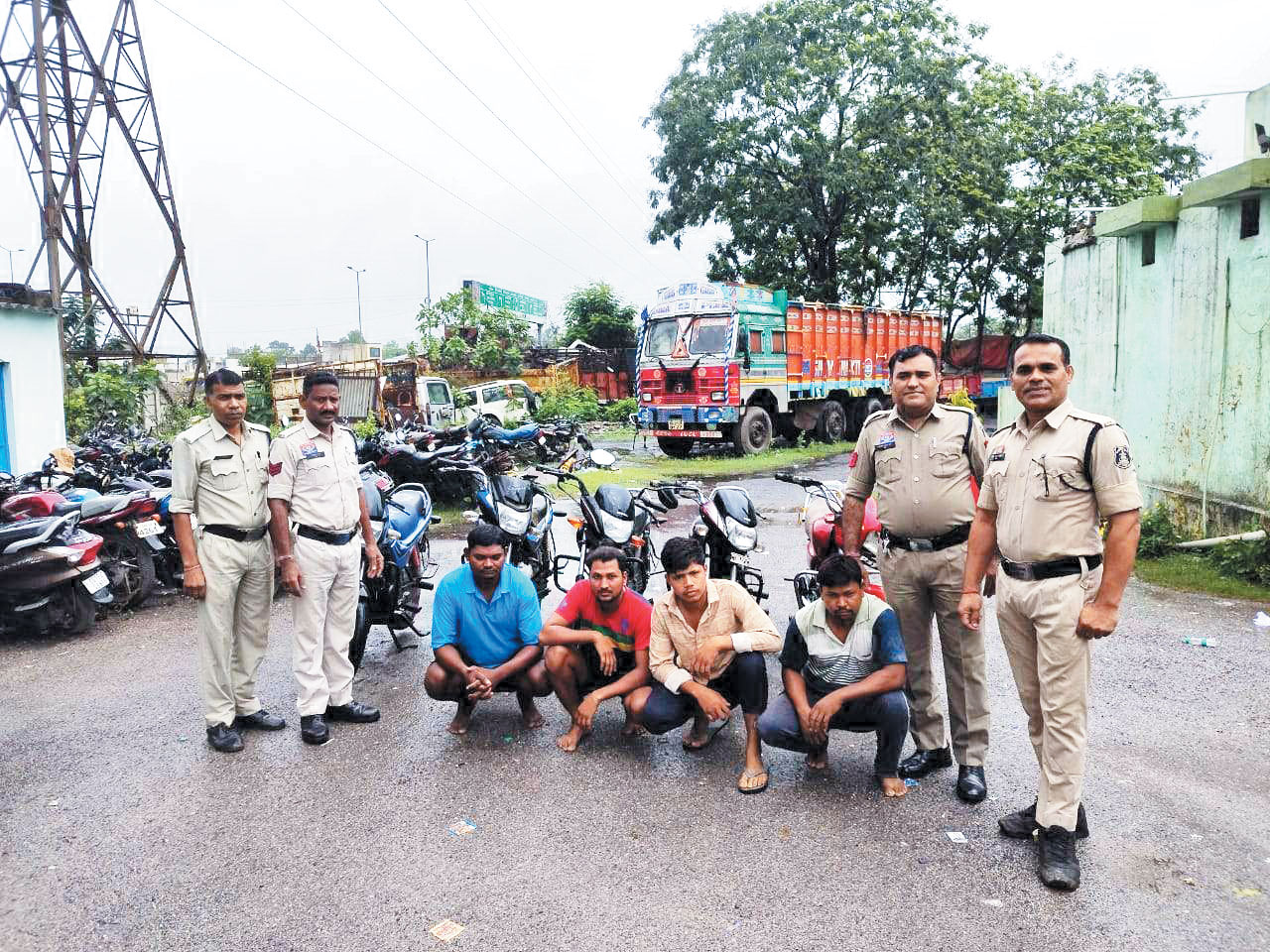 बाइक चोर गिरोह का पर्दाफाश 3 नाबालिग समेत 7 गिरफ्तार 