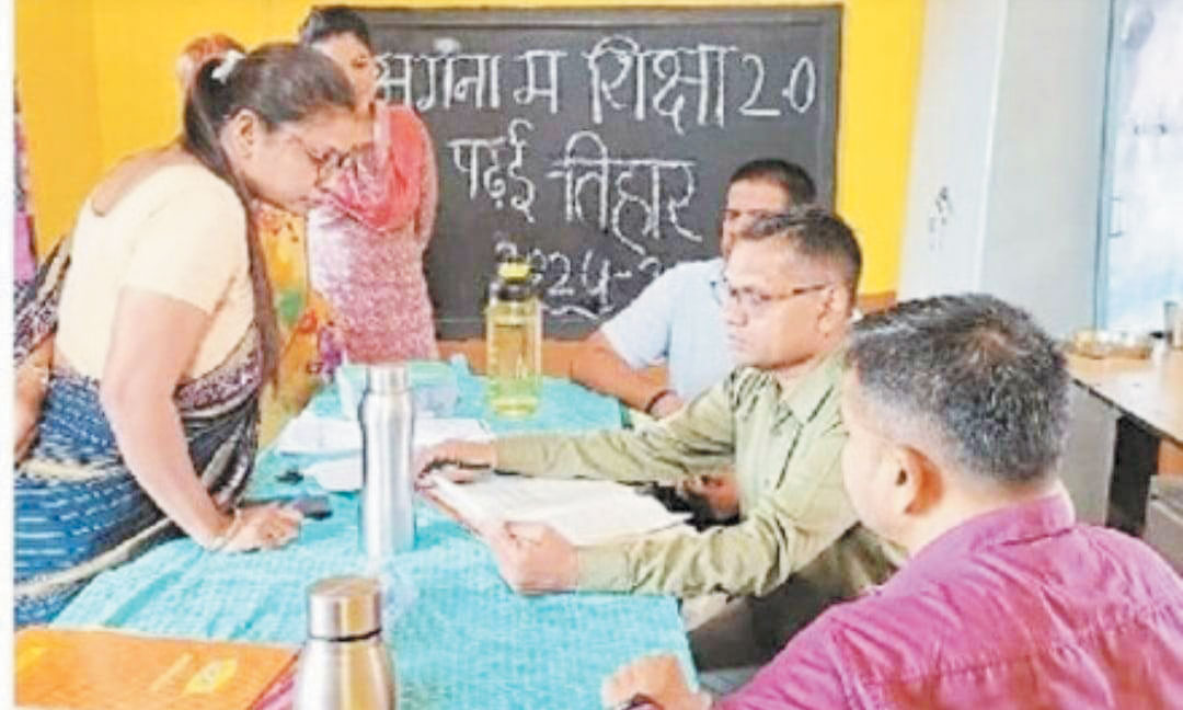 स्कूलों में दबिश, नदारद मिले शिक्षक