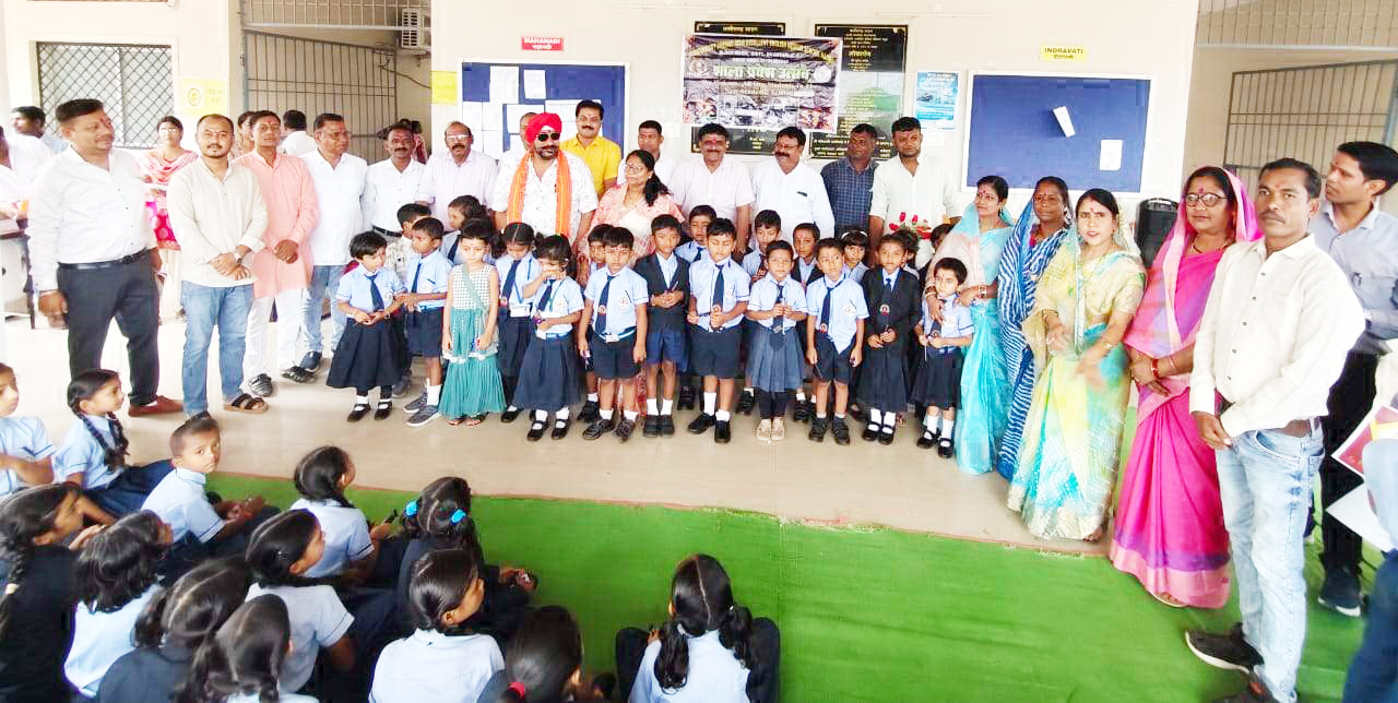 पीएम श्री शासकीय श्रृंगी ऋषि विद्यालय में मना प्रवेशोत्सव