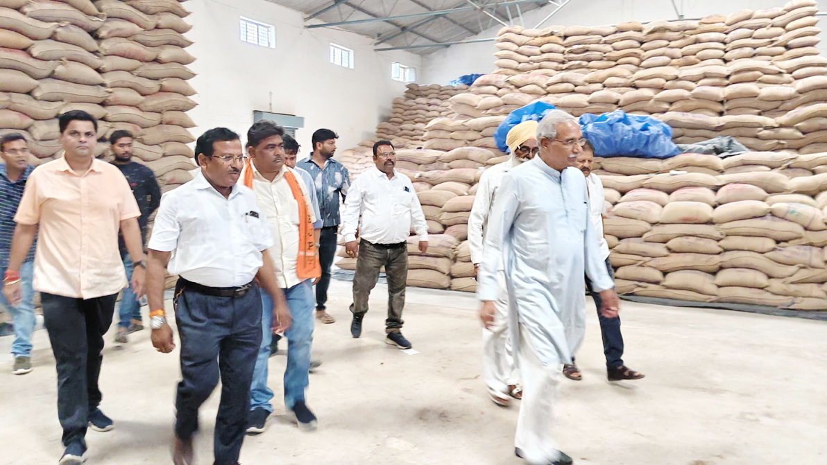 नान अध्यक्ष ने गोदाम का निरीक्षण कर पौधरोपण का दिया संदेश