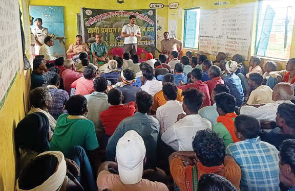 हाथी-मानव संघर्ष रोकने ग्रामीणों को मिला प्रशिक्षण