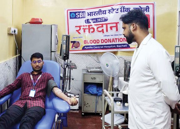 एसबीआई बचेली शाखा का अपोलो अस्पताल में रक्तदान शिविर