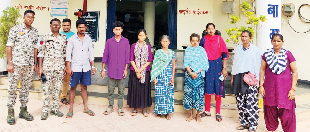 जन अदालत में तीन लोगों की हत्या में शामिल 5 नक्सली गिरफ्तार