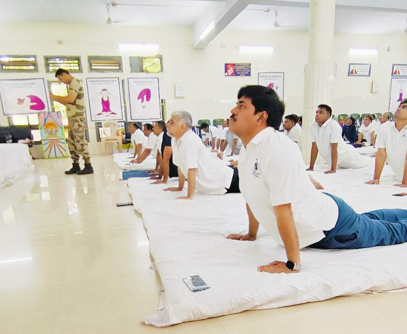 स्वस्थ रहने योग को अपने दिनचर्या में शामिल करें- गहरवार