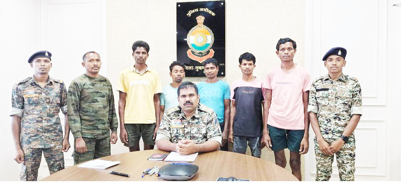 एक हार्डकोर ईनामी सहित 5 नक्सली गिरफ्तार