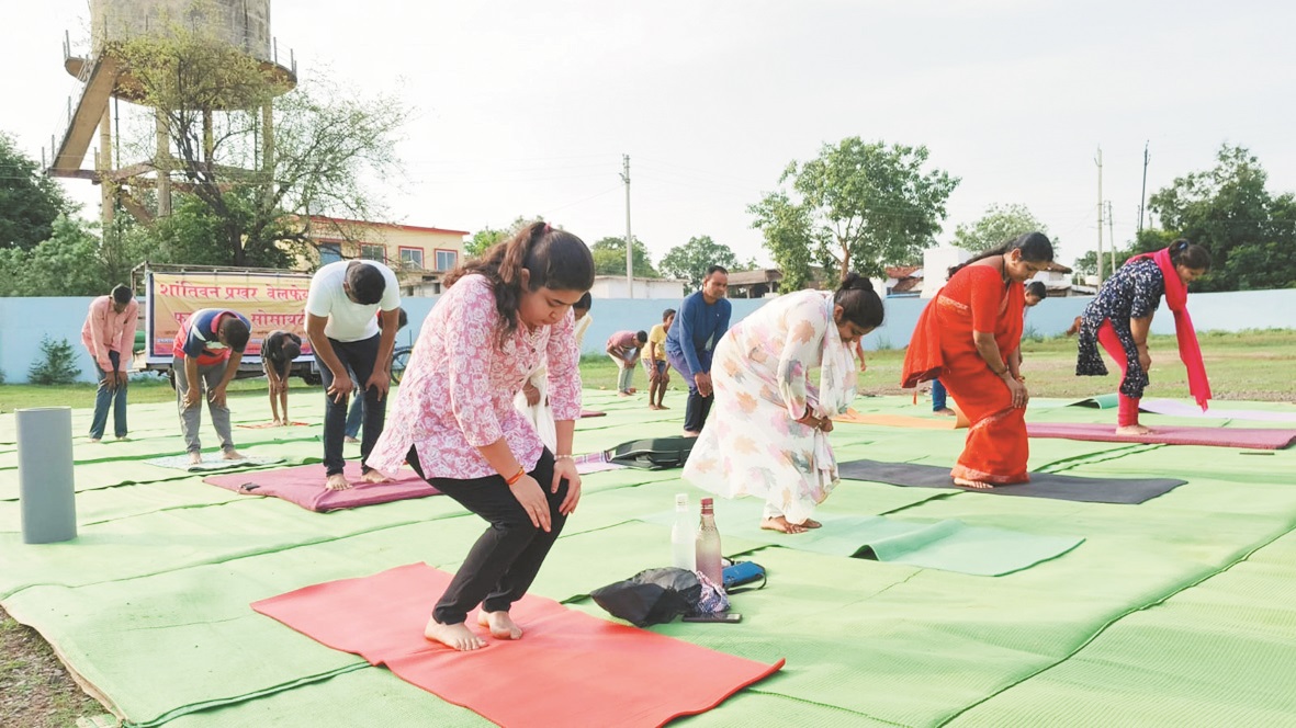 योग केवल व्यायाम नहीं बल्कि जीवन जीने की एक विधि है...