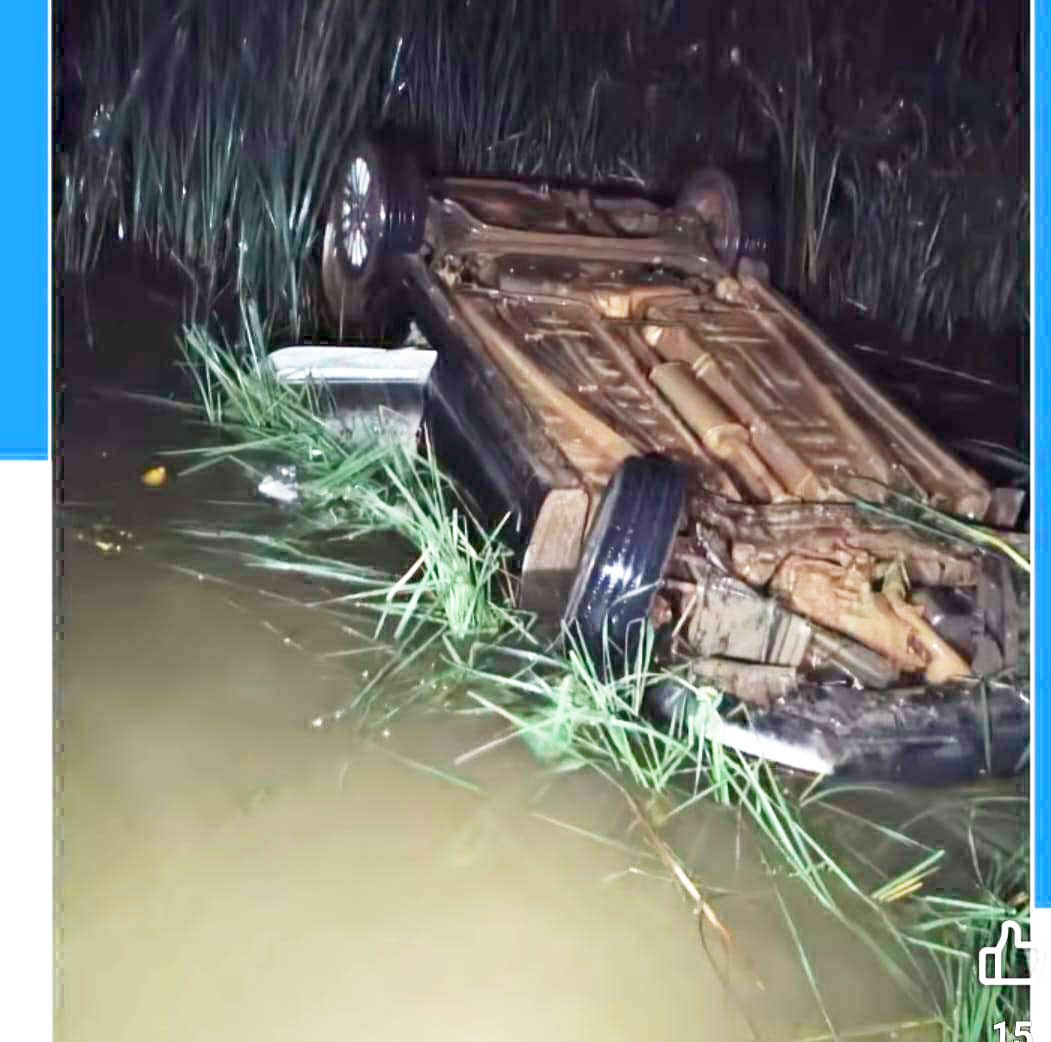 बेकाबू कार  तालाब में,एक मौत- एक गंभीर