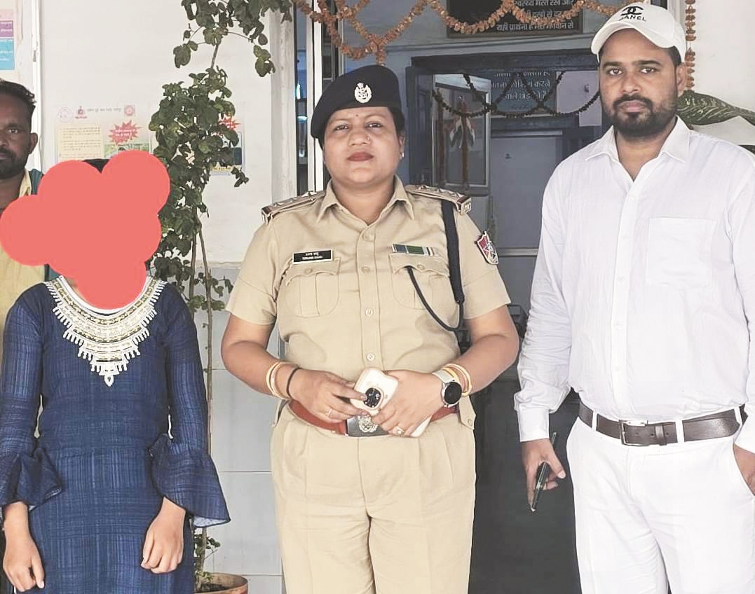 नांदगांव रेसुब ने नाबालिग को परिजनों से मिलाया नांदगांव रेसुब ने नाबालिग को परिजनों से मिलाया