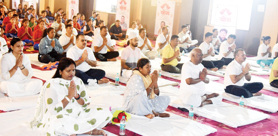 योग से मिलती है आंतरिक ऊर्जा, मुस्कान के साथ करें लक्ष्य की प्राप्ति- चिंतामणि महाराज