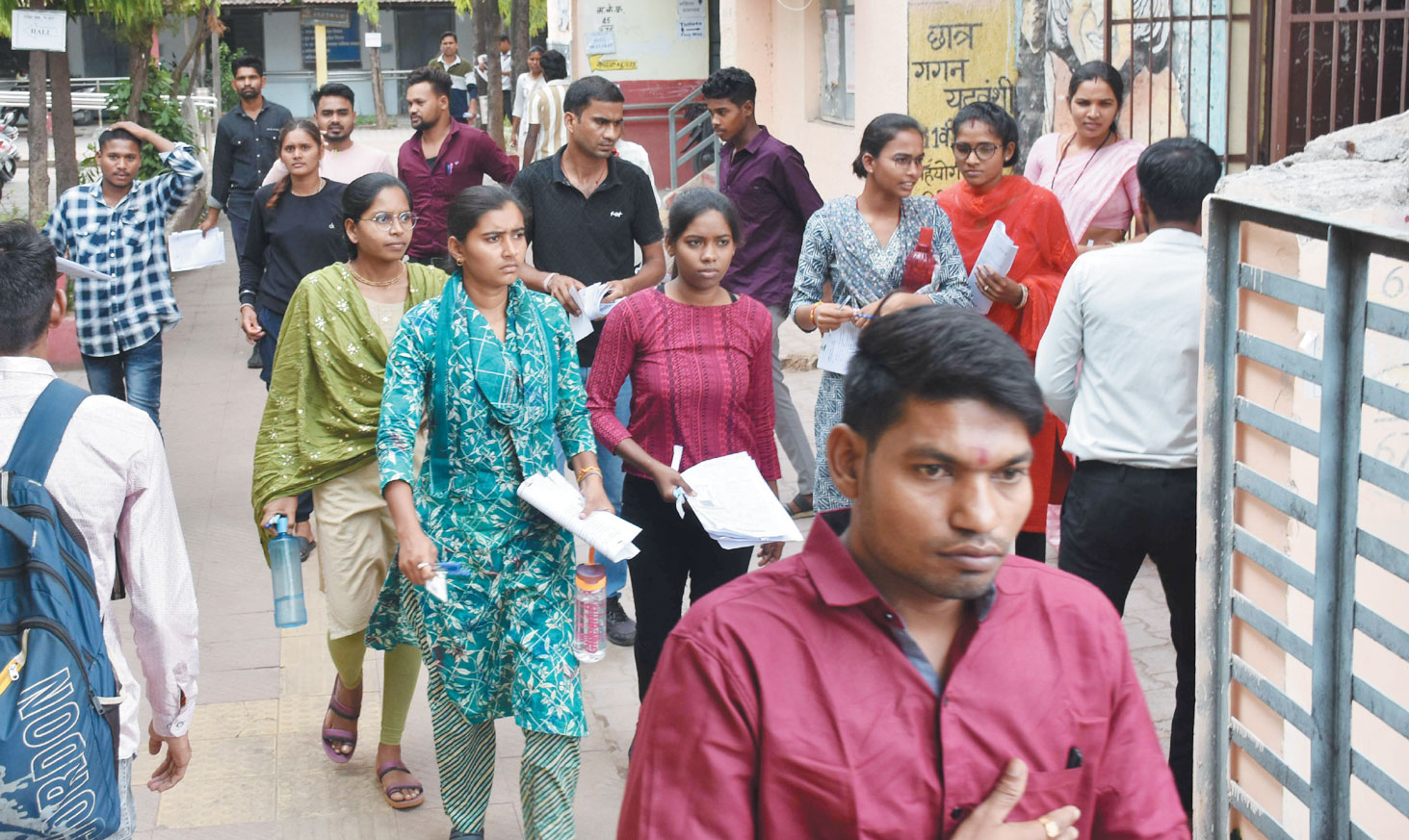 भावी दमकल कर्मियों से पूछे गए राजनीतिक प्रश्न