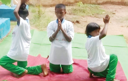 छात्र-छात्राओं ने योगाभ्यास कर स्वस्थ तन स्वस्थ मन का दिया संदेश