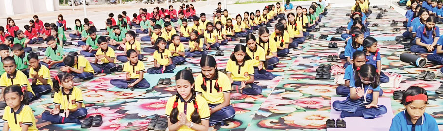  केन्द्रीय विद्यालय कोंडागांव में सामूहिक योगाभ्यास