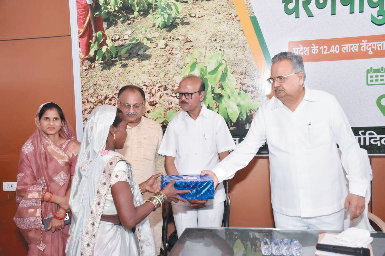 वनवासियों के पैरों को चोट से बचाने चरण पादुका योजना उपयोगी-रमन