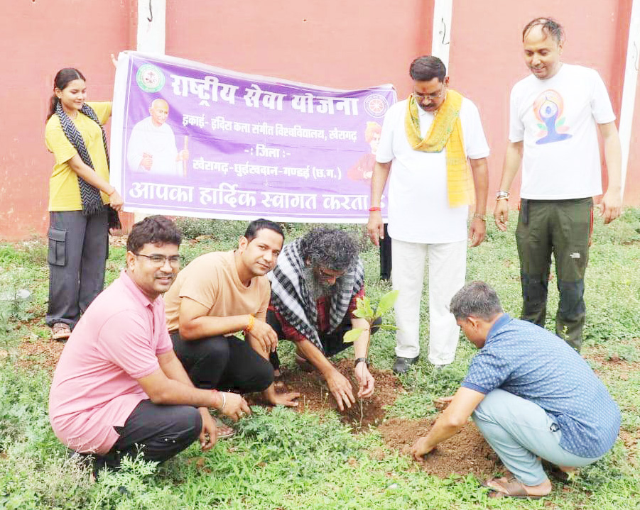 संगीत विवि में मना योग  दिवस, पौधारोपण भी