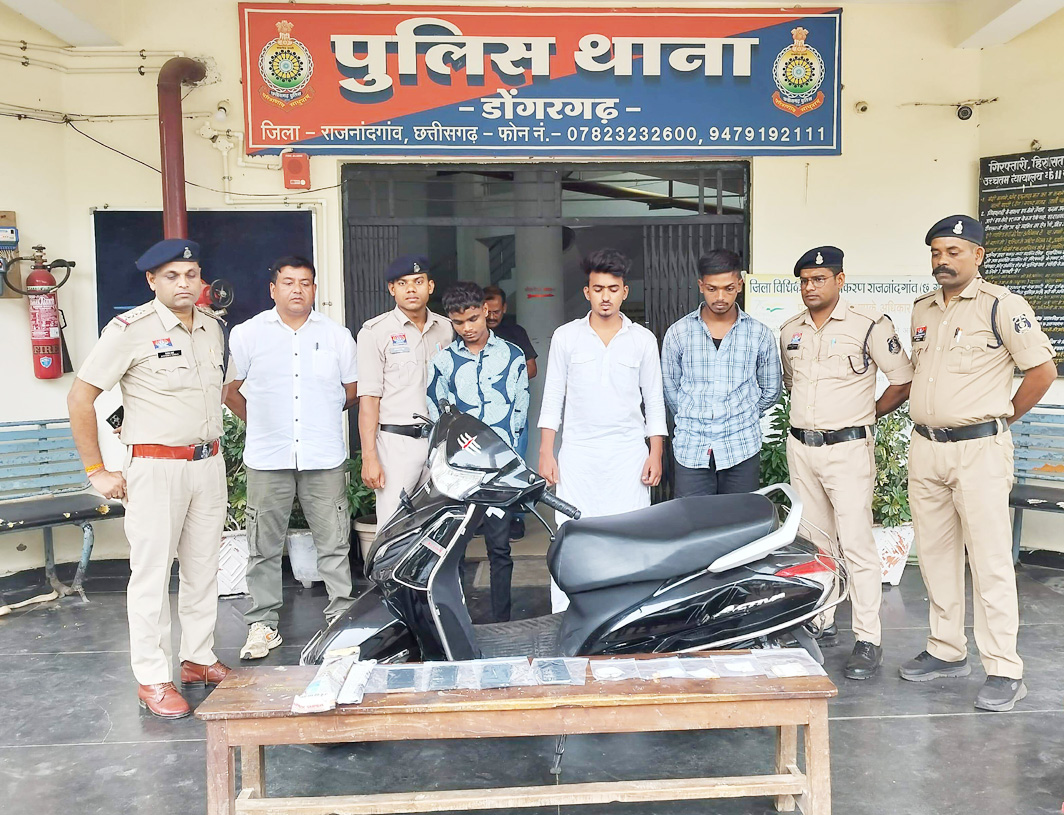  लूट का मास्टर माइंड निकला साथी, तीन गिरफ्तार