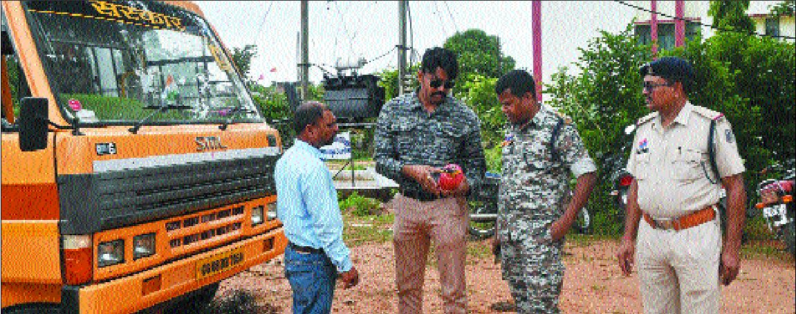मोहला-मानपुर जिले के 8 स्कूली बसों की जांच चालकों को नियमों की दी जानकारी