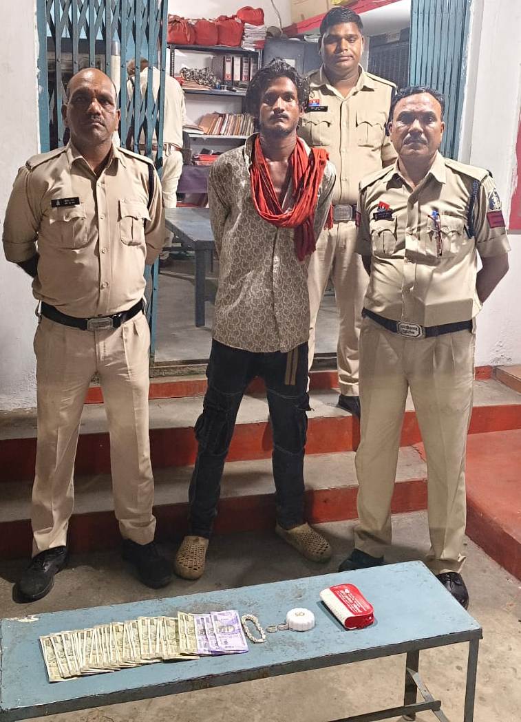 कान साफ करने वाले ने मजदूर की सात माह की कमाई लूट ली, गिरफ्तार