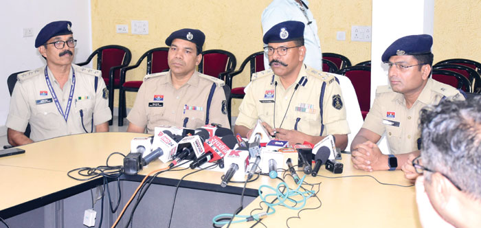 इंद्रप्रस्थ कालोनी हत्या, एक वकील पति-पत्नी दिल्ली से गिरफ्तार