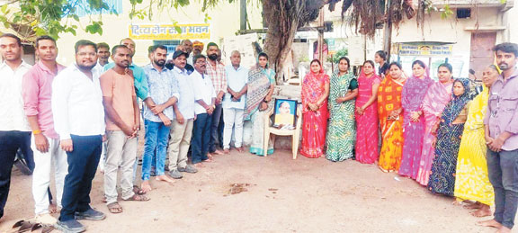 सोमवारी बाजार शक्ति केंद्र में डॉ.मुखर्जी को दी गई श्रद्धांजलि सोमवारी बाजार शक्ति केंद्र में डॉ.मुखर्जी को दी गई श्रद्धांजलि