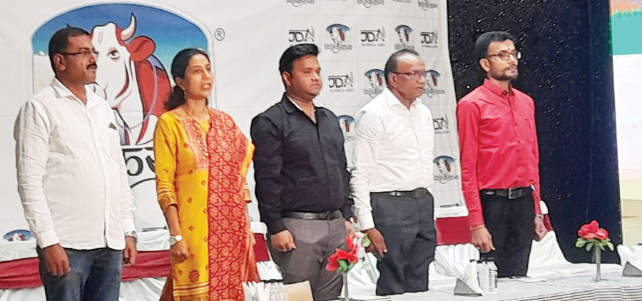  मिल्लियाना किसान पशुपालक सम्मेलन में किसानों को दी जानकारी, लकी ड्रा में मिला उपहार