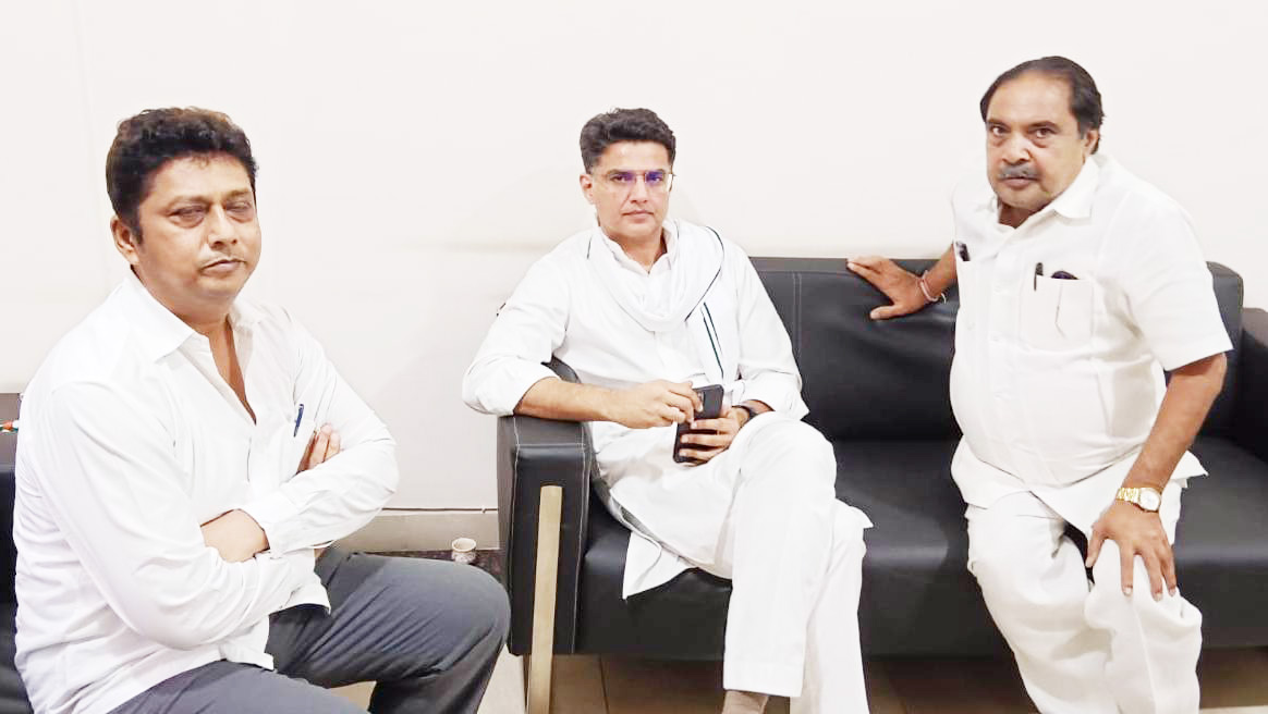 डाकलिया ने पायलट से मुलाकत की