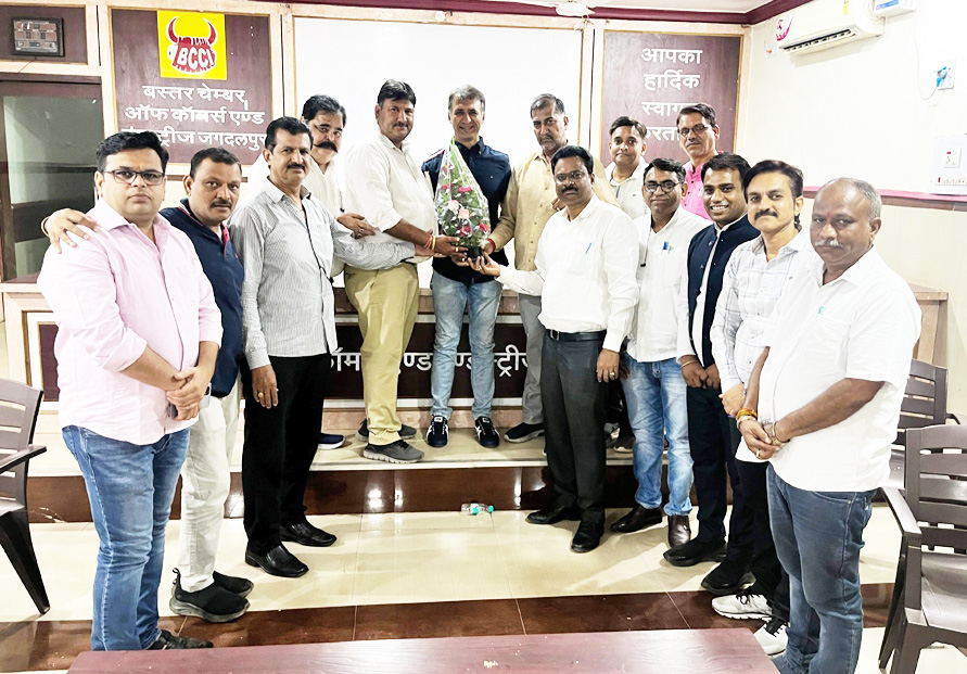 चेंबर महामंत्री ने बस्तर में व्यापारियों से की चर्चा