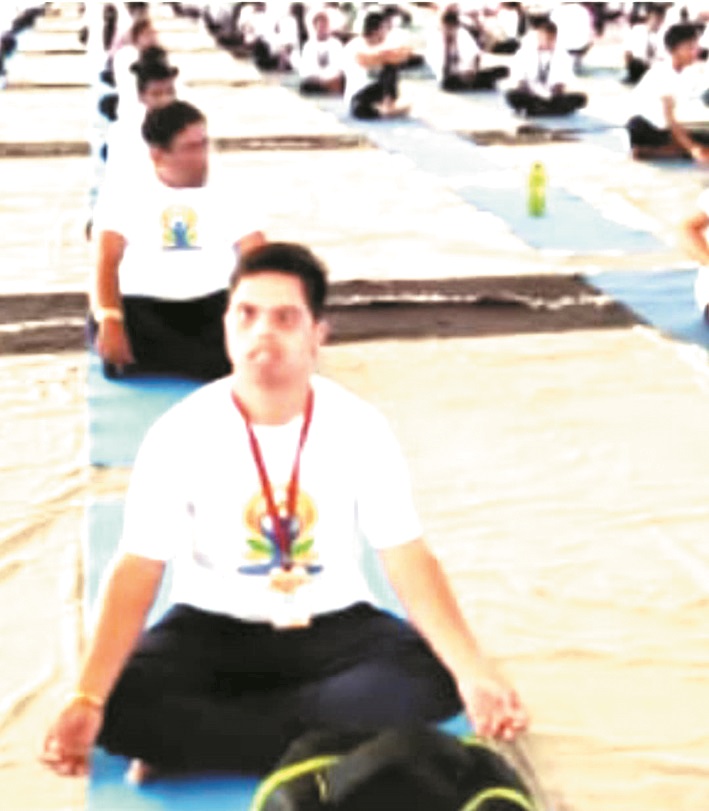 सिकंदराबाद के बौद्धिक संस्थान में दिव्यांग बालक ने किया योग