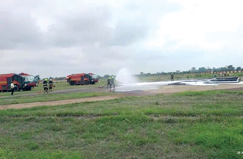 माना एयरपोर्ट पर ड्रीमलाइनर क्रैश का सीन तैयार कर हुई मॉक ड्रिल