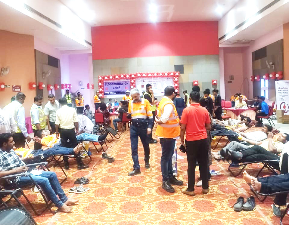 अदाणी फाउंडेशन की पहल: छत्तीसगढ़ में चार दिनी रक्तदान शिविर में 2,800 यूनिट रक्त संग्रहित, 37,000 से अधिक पौधे रोपे