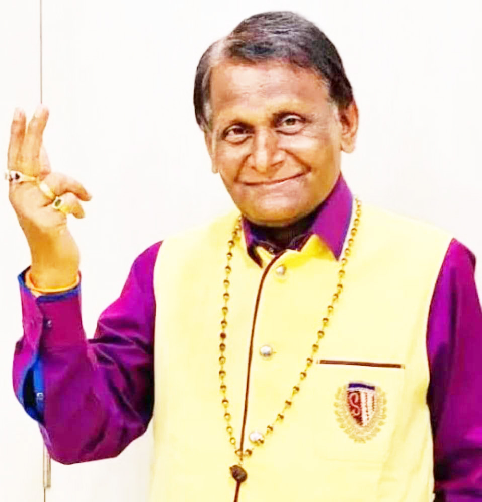डॉ. सुरेंद्र दुबे की कविता पाठ के साथ अभिनय में भी थी रूचि डॉ. सुरेंद्र दुबे की कविता पाठ के साथ अभिनय में भी थी रूचि