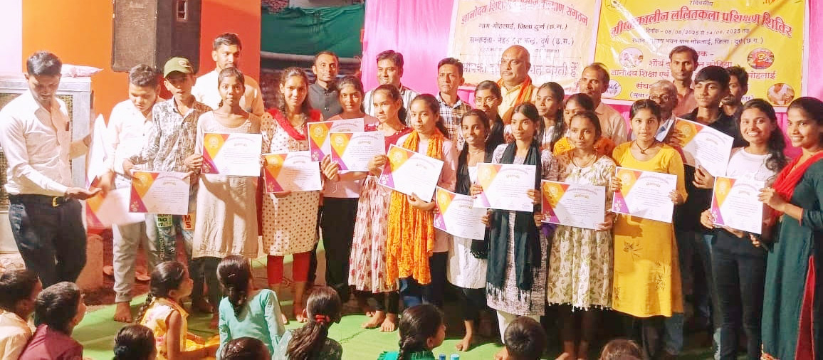 समर कैम्प के समापन समारोह में  पहुंचे विधायक ललित चंद्राकर