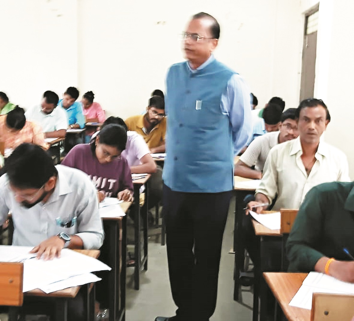 कलेक्टर और लोक सेवा आयोग के सदस्य ने किया पीएससी परीक्षा केन्द्र का निरीक्षण