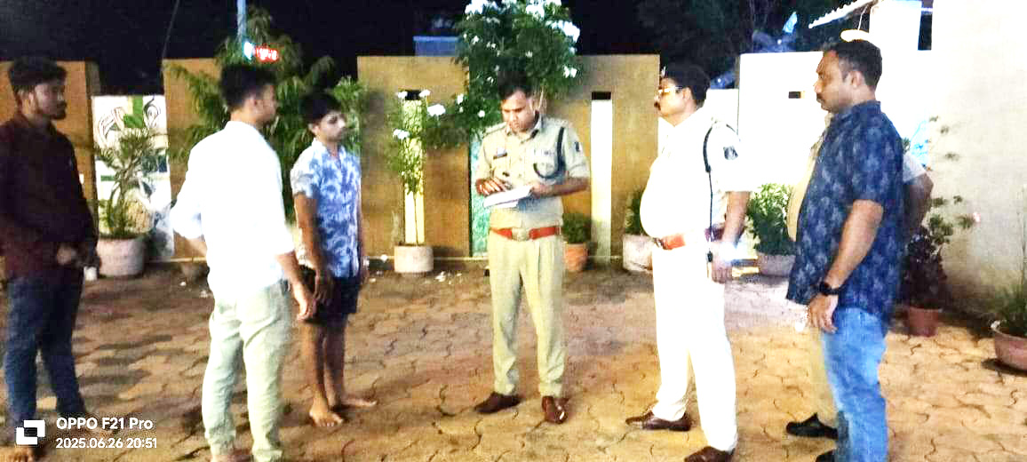 अनैतिक कारोबार की शिकायत पर मनगटा के दर्जनभर रिसोर्ट में पुलिस की घंटों जांच