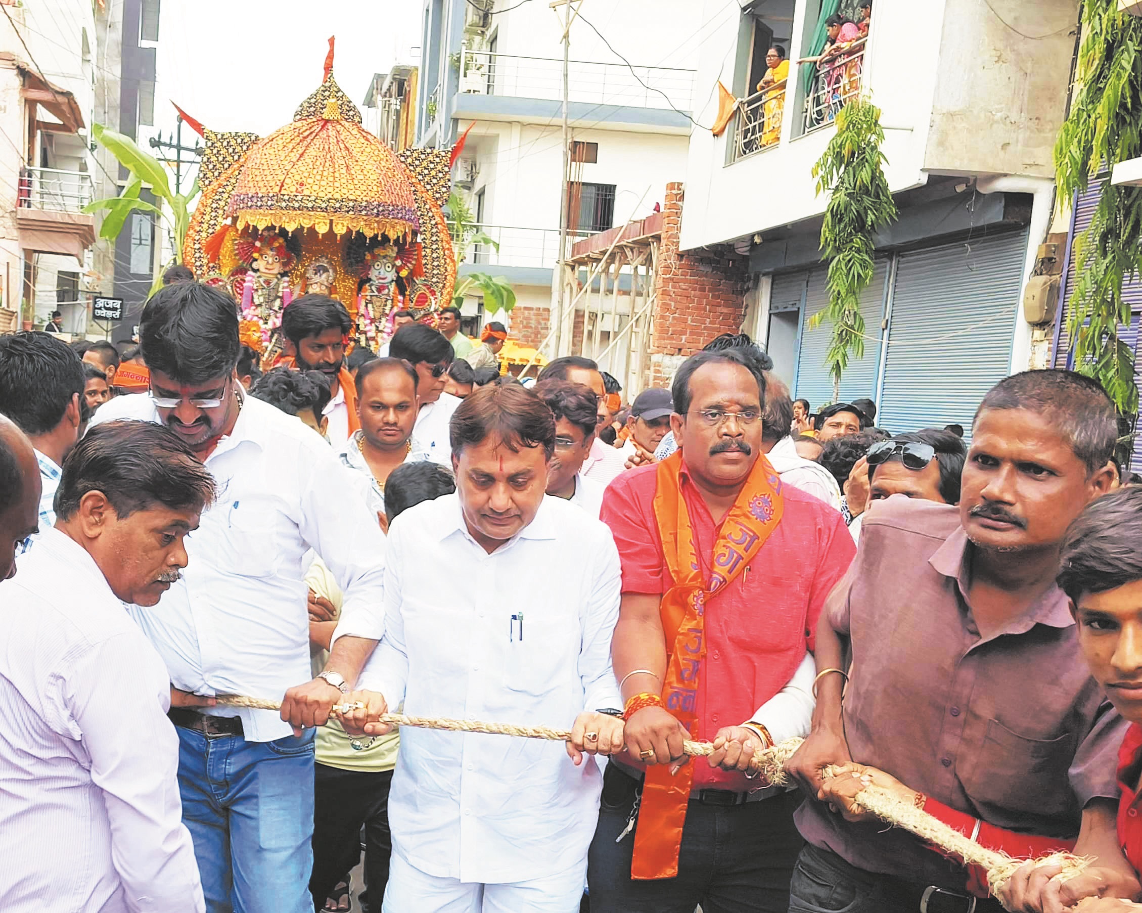 मौसी के घर पहुंचे भगवान जगन्नाथ रथ खींचने श्रद्धालुओं में रही होड़