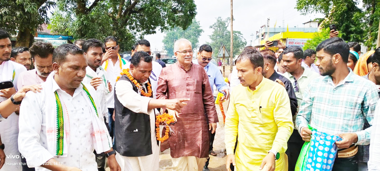 पूर्व सीएम का मैनपुर में भव्य स्वागत पूर्व सीएम का मैनपुर में भव्य स्वागत