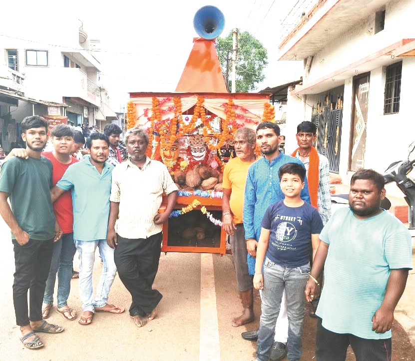 जगन्नाथ की निकली रथयात्रा भक्तों ने लिया आशीर्वाद