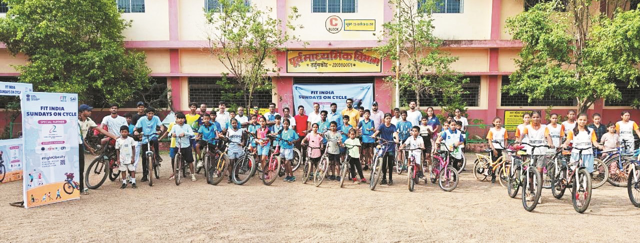 हॉकी खिलाडिय़ों ने साइकिल चलाकर दिया फिटनेस का संदेश