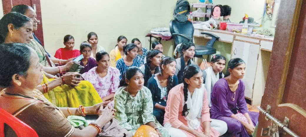 लवन में नि:शुल्क ब्यूटी पार्लर प्रशिक्षण शुरू