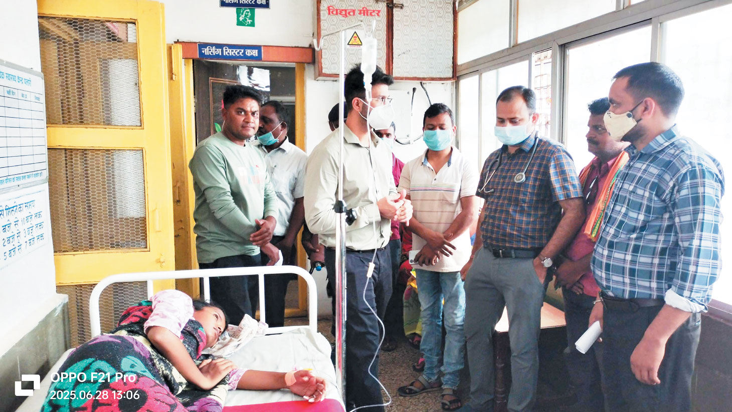 डायरिया प्रभावितों का जायजा लेने कलेक्टर पहुंचे सीएचसी पलारी