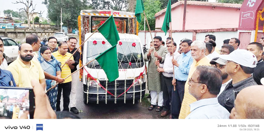 हरी झंडी दिखा स्वर्गरथ का लोकार्पण एटक की सामाजिक पहल हरी झंडी दिखा स्वर्गरथ का लोकार्पण एटक की सामाजिक पहल