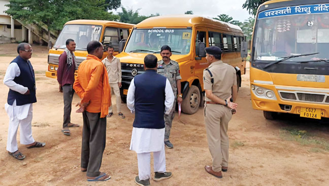 केशकाल पुलिस ने की स्कूली बसों की जांच