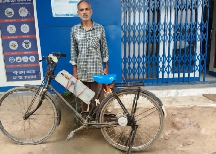 40 साल का हुनर काम आया, मैकेनिक ने साइकिल को बनाया इलेक्ट्रिक साइकिल 40 साल का हुनर काम आया, मैकेनिक ने साइकिल को बनाया इलेक्ट्रिक साइकिल