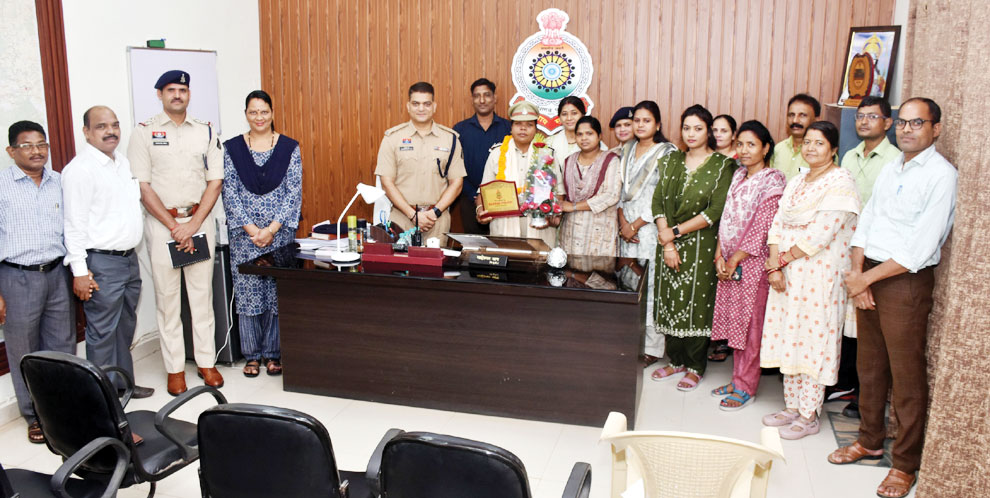 सेवानिवृत उपनिरीक्षक को दी विदाई