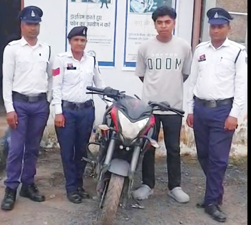 इंस्टाग्राम पर स्टंट वीडियो अपलोड करना पड़ा महंगा, युवक पर अर्थदंड इंस्टाग्राम पर स्टंट वीडियो अपलोड करना पड़ा महंगा, युवक पर अर्थदंड